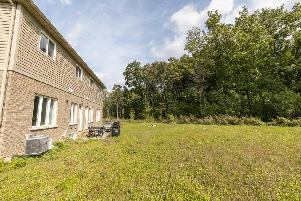 8 Beds Tomorrowland - 15 Minutes To The Falls Thorold Exterior photo