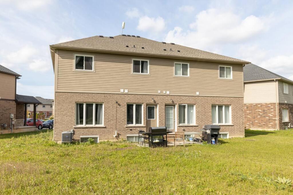8 Beds Tomorrowland - 15 Minutes To The Falls Thorold Exterior photo